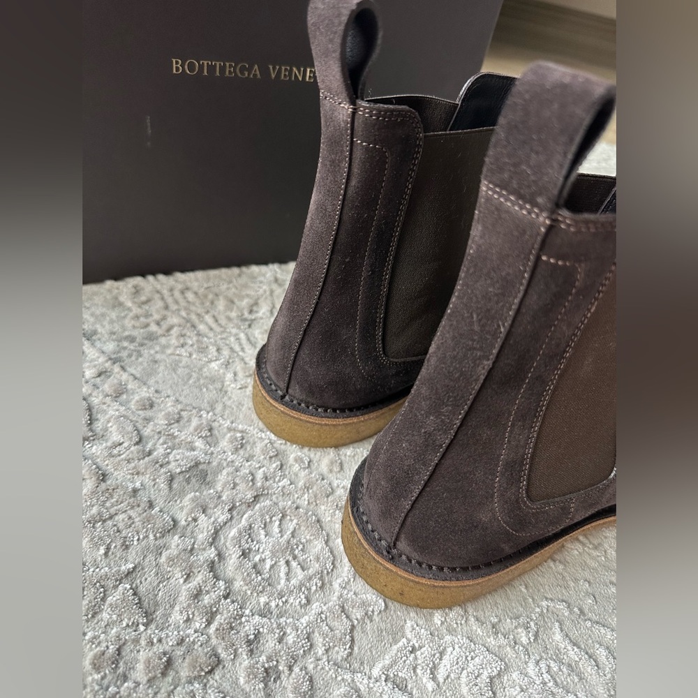 Bottega Veneta Chelsea Boots - Picture 9 of 10